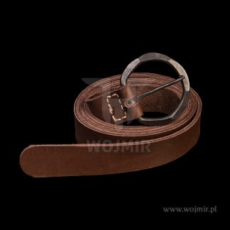pas z kutą sprzączką belt with a forged buckle