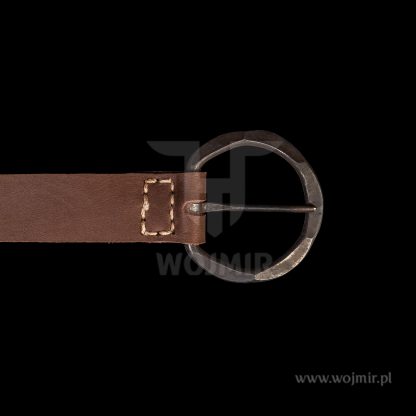 pas z kutą sprzączką belt with a forged buckle