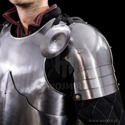 Pauldron a piece of knightly armor naramiennik element zbroi rycerskiej